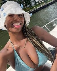 Ashley Calloway's Instagram, Twitter & Facebook