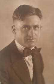 Leonard Dudley's Instagram, Twitter & Facebook