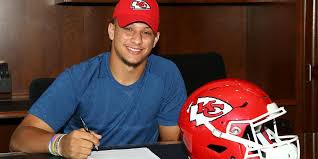 He could also end up making significantly less.credit.doug mills/the new york times. Qb Patrick Mahomes Signs Rookie Contract With Kansas City Chiefs