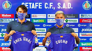 El delantero colombiano salió del huesca. Cuanto Mide Juan Camilo Cucho Hernandez Altura Real 1 75