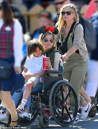 Selma blair beitner is an american actress. Sarah Michelle Gellar Pushes Selma Blair S Wheelchair Around Disneyland As They Celebrate Friendship Daily Mail Online