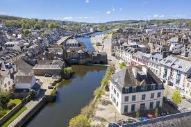Ville française du département du finistère dans la région de bretagne, landerneau (landerne en breton) compte 16 398 habitants appelés les landernéens et toutes les informations locales de la ville de landerneau (29800) sont disponibles gratuitement sur cette page: Landerneau Il A Pris Des Centaines De Cliches De La Ville Confinee Brest Maville Com