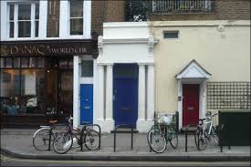 En musique d'accompagnement extradiégétique, she, version elvis costello. Coup De Foudre A Notting Hill Sur Netflix Decouvrez Les Vrais Lieux De Tournage A Londres Cineseries