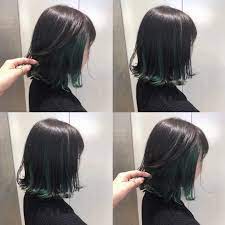 deep green インナーブリーチして青よりの緑 少し高めにしてるからちらっと見えて可愛いです インナーカラー グリーン ターコイズブルー 髪色 暗め ヘアカラー グリーン グラデーション ヘアカラー