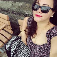 Introduction and photo sharing in California