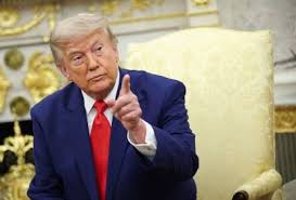 Trump ameaça bombardear Omã se país atrapalhar negociações com Irã sobre Ormuz