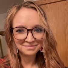 We love this reading graffiti wall from The Hungry Teacher! Her students  write quotes from their favorite novels. 😀