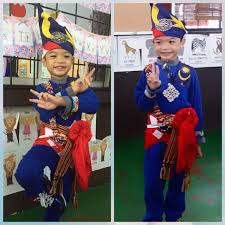 Kementerian pendidikan meminta setiap sekolah di seluruh negara merancang dan melaksanakan aktiviti. 30 Idea Baju Kanak Kanak Bertemakan Jalur Gemilang Sempena Merdeka Bikin Anak Ceria Ibubapa Gembira Selongkar10