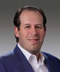 Robert Heydt's Instagram, Twitter & Facebook