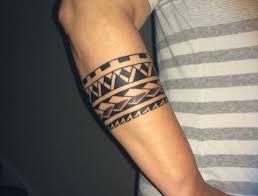 Tato warna hitam di jari tangan. Inspirasi Tato Tato Gelang Di Lengan Atas