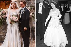 Even though elizabeth was queen, members of the privy council still felt that it was their right and duty to persuade elizabeth that marriage was for the best of the nation. La Princesse Beatrice Portait La Robe Et Le Diademe De La Reine Elizabeth Pour Un Mariage Prive Fr24 News France