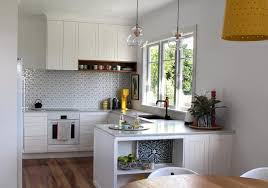 modern and stylish white kitchen tiles