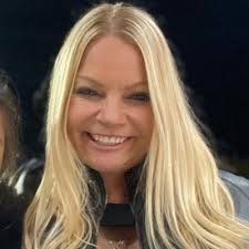 Danielle Salerno (@dsalerno319)