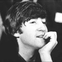 Yoko Ono : Bisexualité, paranoïa... Les confidences de la veuve de John  Lennon