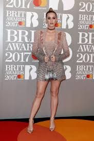 Find out who's nominated, who's hosting, how to watch it and where you can buy brits tickets in 2017. Die Schonsten Looks Der Brit Awards 2017 Grazia Deutschland
