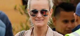 Laeticia et johnny hallyday ne se sont pas rencontrés à l'étranger mais à paris. Laeticia Hallyday Aurait Eu Une Relation Avec Un David Avant Johnny Hallyday Mce Tv