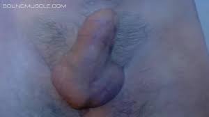 Fit guy gets teased while in a latex vacuum bed - Бесплатное порно -  YouPornGay
