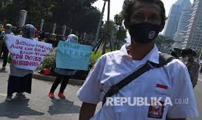 Aplikasi ependidikan digunakan untuk mengintegrasikan aplikasi dinas pendidikan kota surabaya, seperti aplikasi perizinan, profil sekolah, sipks, siagus dan aplikasi lainnya. Kemendikbud Izinkan Penambahan Siswa Dalam Satu Rombel Ppdb Republika Online