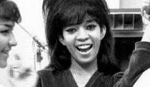 Estelle Bennett's Instagram, Twitter & Facebook