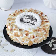 If he is a car lover then you can choose a cake for him with any car cake. Birthday Cake For Boyfriend Send Best Cakes For Boyfriend Igp