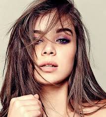 Hailee Steinfeld December 11 Sending Very Happy Birthday Wishes Continued Success Cumpleanos