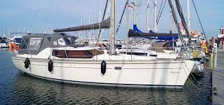 Designed by berret /racoupeau y.d., the 40 ps offers the exclusive pilot saloon concept that gives you panoramic visibility from the raised salon. Pre Owned Wauquiez Pilot Saloon 40