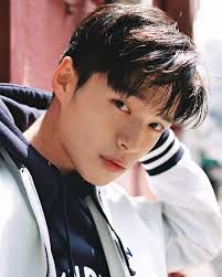 Những anh chàng từng khiến Min say đắm trong MV