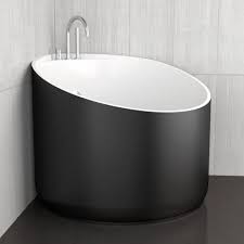 Sanitari salvaspazio per un bagno di piccole dimensioni si consiglia la scelta dei sanitari sospesi in forma arrotondata, o a filo muro, perché privi dell'ingombro della colonna di scarico. 12 Ottime Idee Su Piccola Vasca Da Bagno Piccola Vasca Da Bagno Vasca Da Bagno Vasca