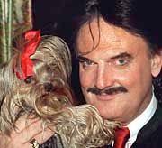 He built a reputation for the extravagant clothes he designed and wore, and was well known in germany's celebrity circuit. Mode Elegante Askese Der Spiegel