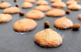 Orange Dacquoise Biscuits Recipe In 2020 Biscuit Recipe Almond Cookies Biscuits