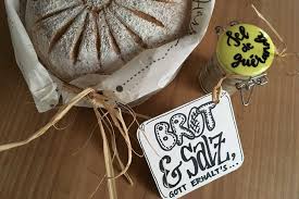 Warum verschenkt guy zur einweihung brot und salz? Brot Und Salz Ein Traditioneller Geschenktipp Von Handherzwerk