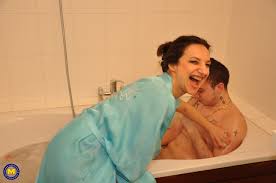 Mature Caroline wants anal sex in the bathroom with her stepson - Mature.nl