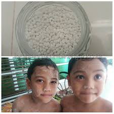 Bedak bayi bambi ini membuat kulit bayi lebih sejuk dan halus ketika ditaburkan pada kulit bayi. Bila Tradisi Ber Bedak Sejuk Kembali Ira Mommy Si Kembar