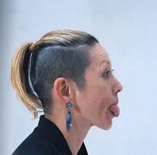 夏木マリの現在の髪型特集 刈り上げやツーブロックがかっこいい 芸能人ニュースの裏側 まとめのまとめ 髪型 アンダーカットボブ ベリーショート パーマ メンズ