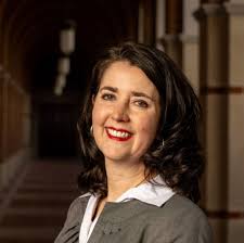 Elaine Britt's Instagram, Twitter & Facebook