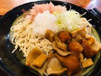 やまの葉 今日のお昼は やまの葉 で なめこおろし蕎麦 大き 金沢