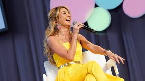 Geraldine bazán y más desfilan por la alfombra roja de la presentación de la serie falsa identidad que estrena el próximo 11 de septiembre a través de telemundo/méxico, 6 de septiembre 2018. Las Lujosas Vacaciones De Geraldine Bazan Y Camila Sodi