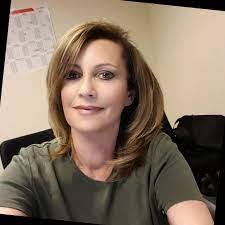 Kari Hester's Instagram, Twitter & Facebook