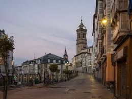 The old town has some of the best preserved medieval streets and plazas in the region and it is one of very few cities with two cathedrals. Vitoria Gasteiz Wikiwand
