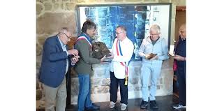 Estivareilles. La tenue d'un aviateur américain au Musée d'histoire du XXe  siècle