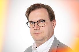 Supporting intelligent sharing of locally produced energy