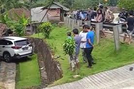 Bagi anda yang masih penasaran bagaimana model yang pas, 35+ teras rumah di bawah ini bisa menjadi jawabannya. Toyota Rush Bertamu Ke Teras Rumah Satu Bocah Tewas Loncat Dari Atas Jalan Gridoto Com