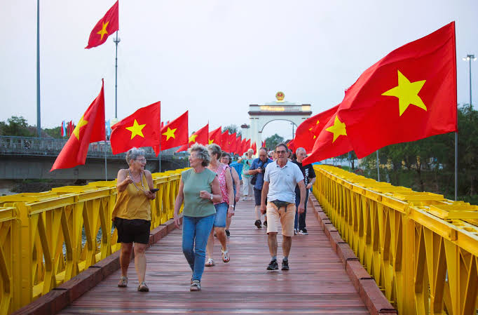 Hien Luong Bridge over the Ben Hai River