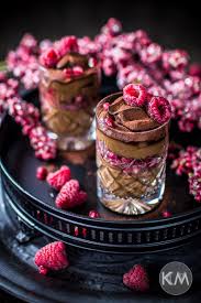 Avocado Schoko Mousse Mit Zimt Granatapfel Und Himbeeren Life Is Full Of Goodies Rezept Einfacher Nachtisch Dessert Rezepte Einfach Himbeeren