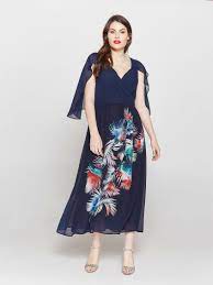 Gli abiti eleganti per le donne curvy devono essere realizzati in modo tale da rendere le vostre curve morbide e femminili e in questo modo mettere in mostra i vostri punti forti. Abiti Da Cerimonia Per Taglie Forti Estate 2018 I Piu Eleganti Foto Stylosophy
