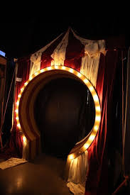 How To Throw Your Little Girl A Princess Slumber Party Chapiteau Cirque Maison Hantee Halloween Cirque