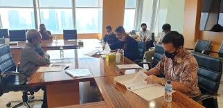 Kontrak kerja/perjanjian kerja adalah suatu perjanjian antara pekerja dan pengusaha secara lisan dan/atau tulisan, baik untuk waktu tertentu maupun untuk waktu tidak tertentu yang memuat. Blog Citra Towers