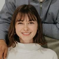 90+ profilů „Olivia“