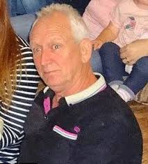 英消防局長穿制服拍下體照自誇「XXL」 誤傳工作群組遭下屬嘲笑