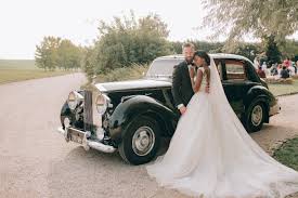 Nous proposons également nos véhicules à la location avec chauffeur pour un enterrement de vie de jeune fille sur la région marseillaise, comprenant arles, aix en provence, montpellier, toulon. Location Rolls Royce Silver Dawn 1952 Avec Chauffeur Paris